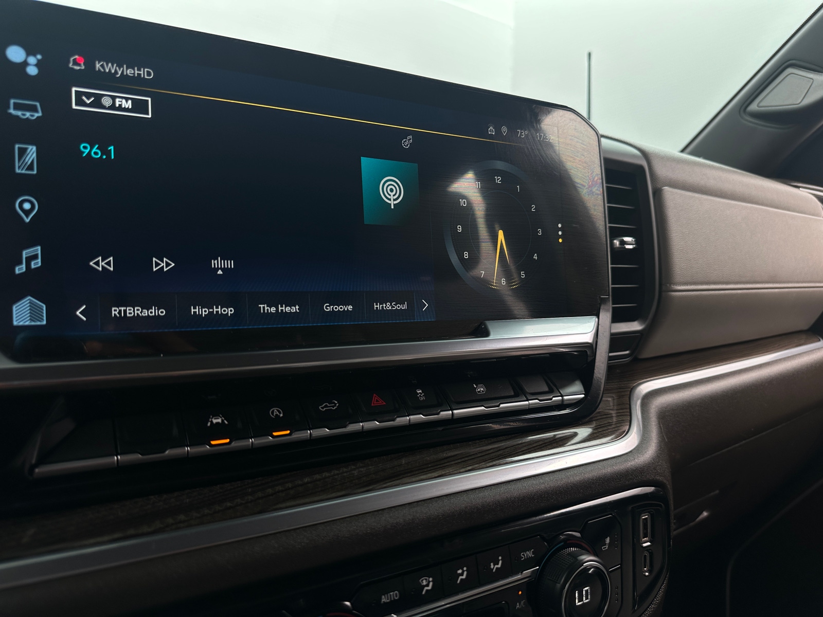 Thumbnail: 2022 Chevrolet Silverado 1500 - 4