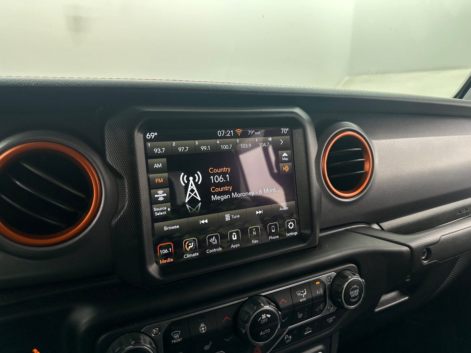 Thumbnail: 2021 Jeep Gladiator - 3