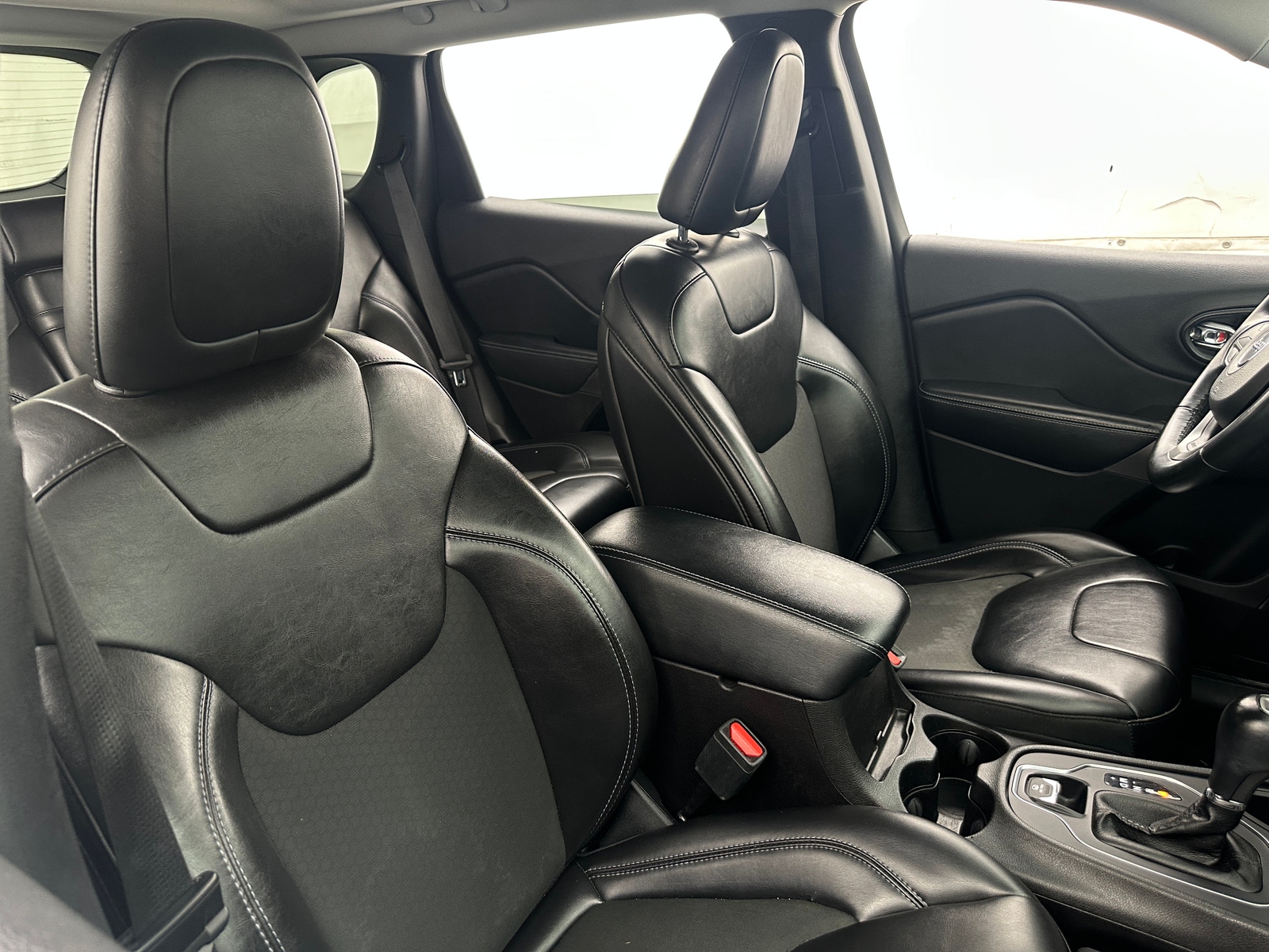 Thumbnail: 2019 Jeep Cherokee - 2