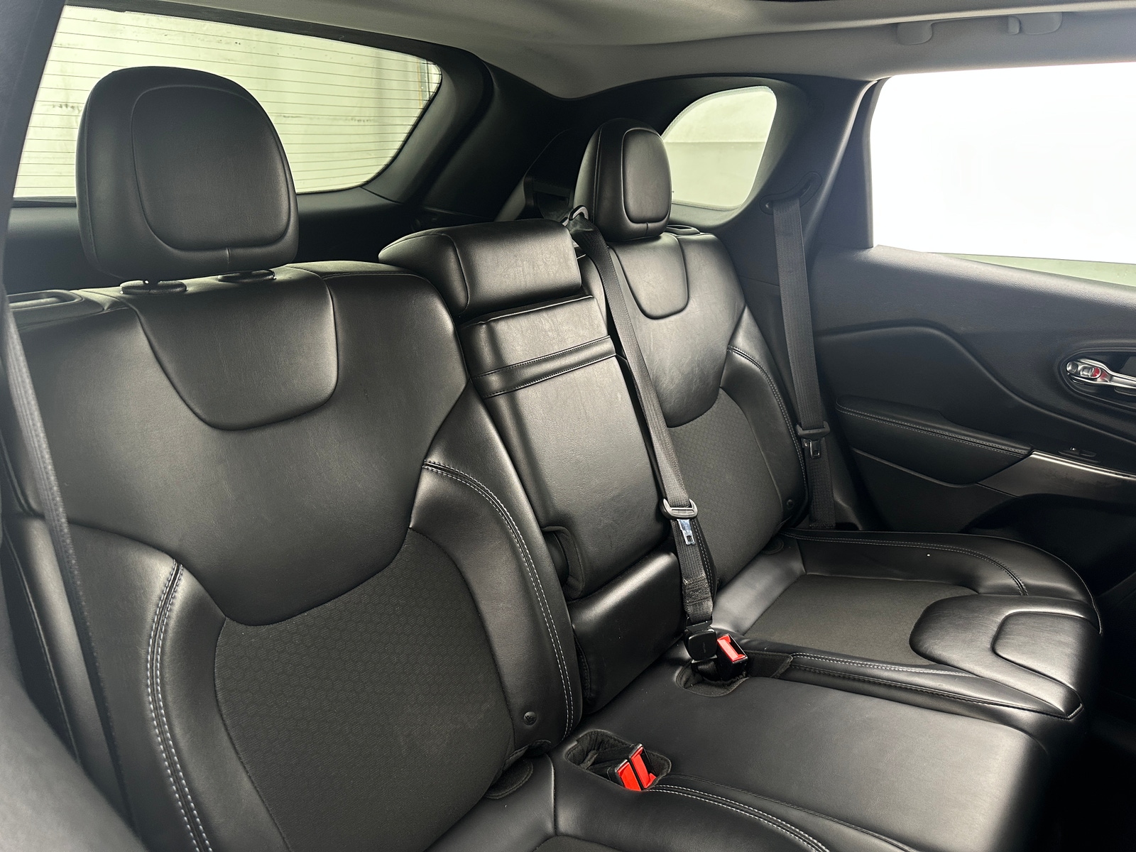 Thumbnail: 2019 Jeep Cherokee - 6