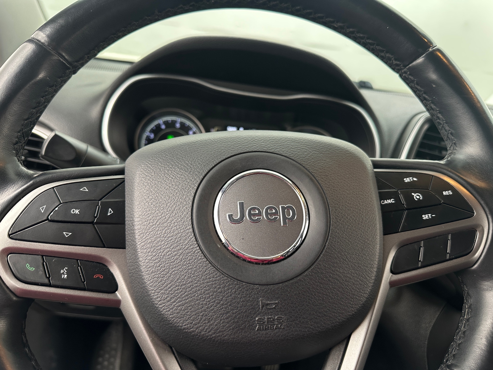 Thumbnail: 2019 Jeep Cherokee - 5