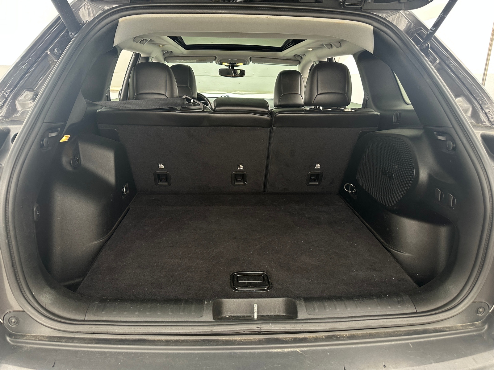 Thumbnail: 2019 Jeep Cherokee - 7