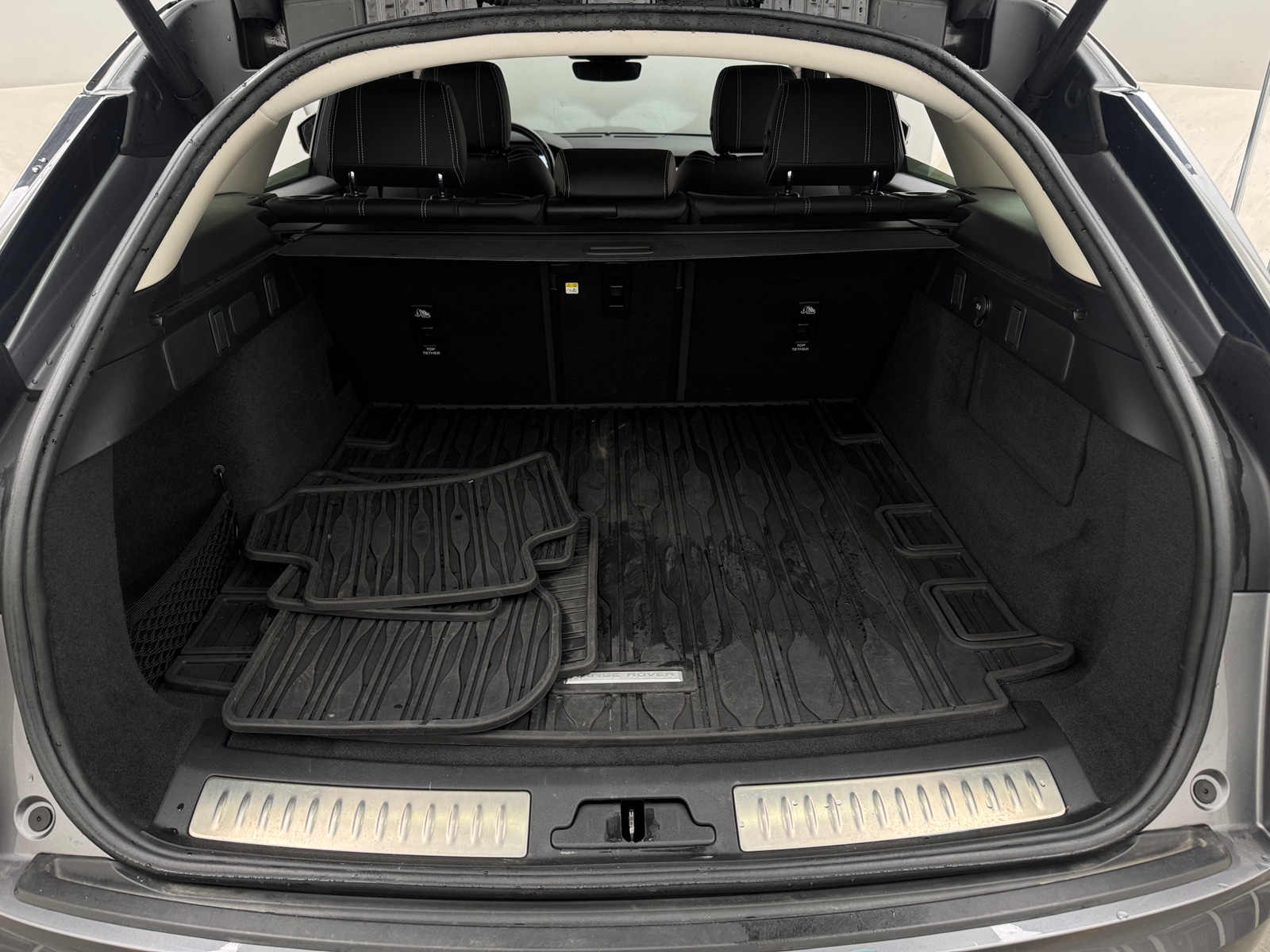 Thumbnail: 2021 Land Rover Range Rover Velar - 6
