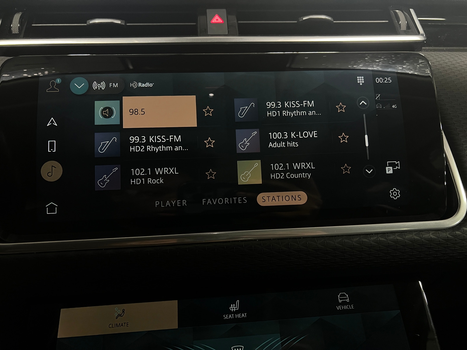 Thumbnail: 2021 Land Rover Range Rover Velar - 3