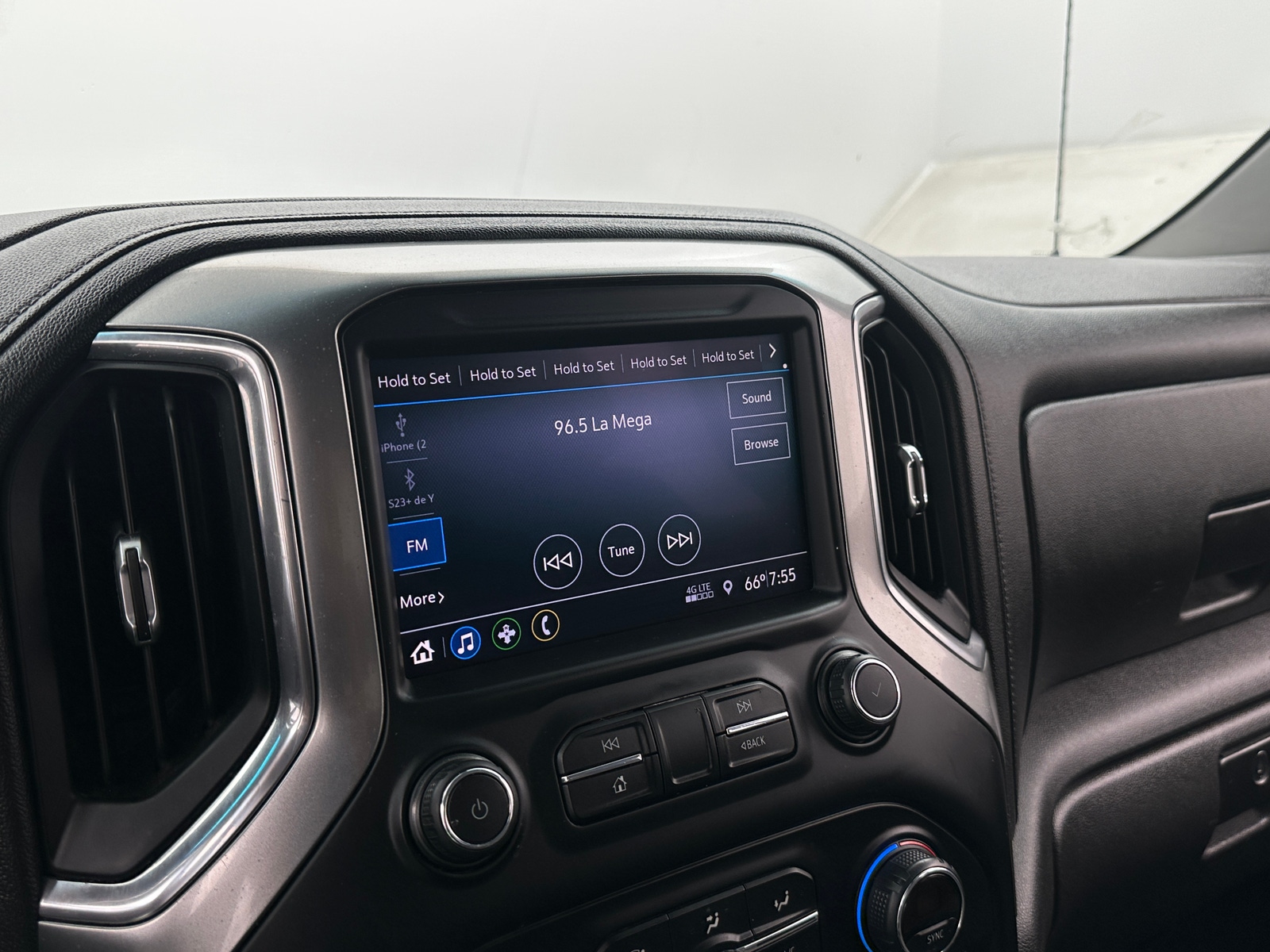 Thumbnail: 2019 Chevrolet Silverado 1500 - 4