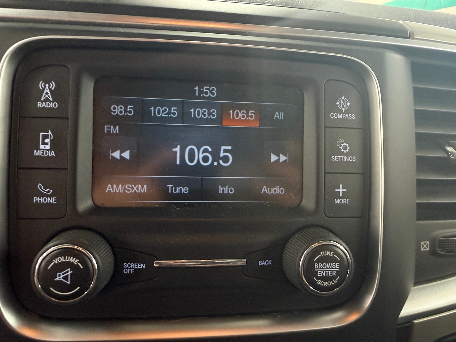 Thumbnail: 2019 RAM 1500 Classic - 4