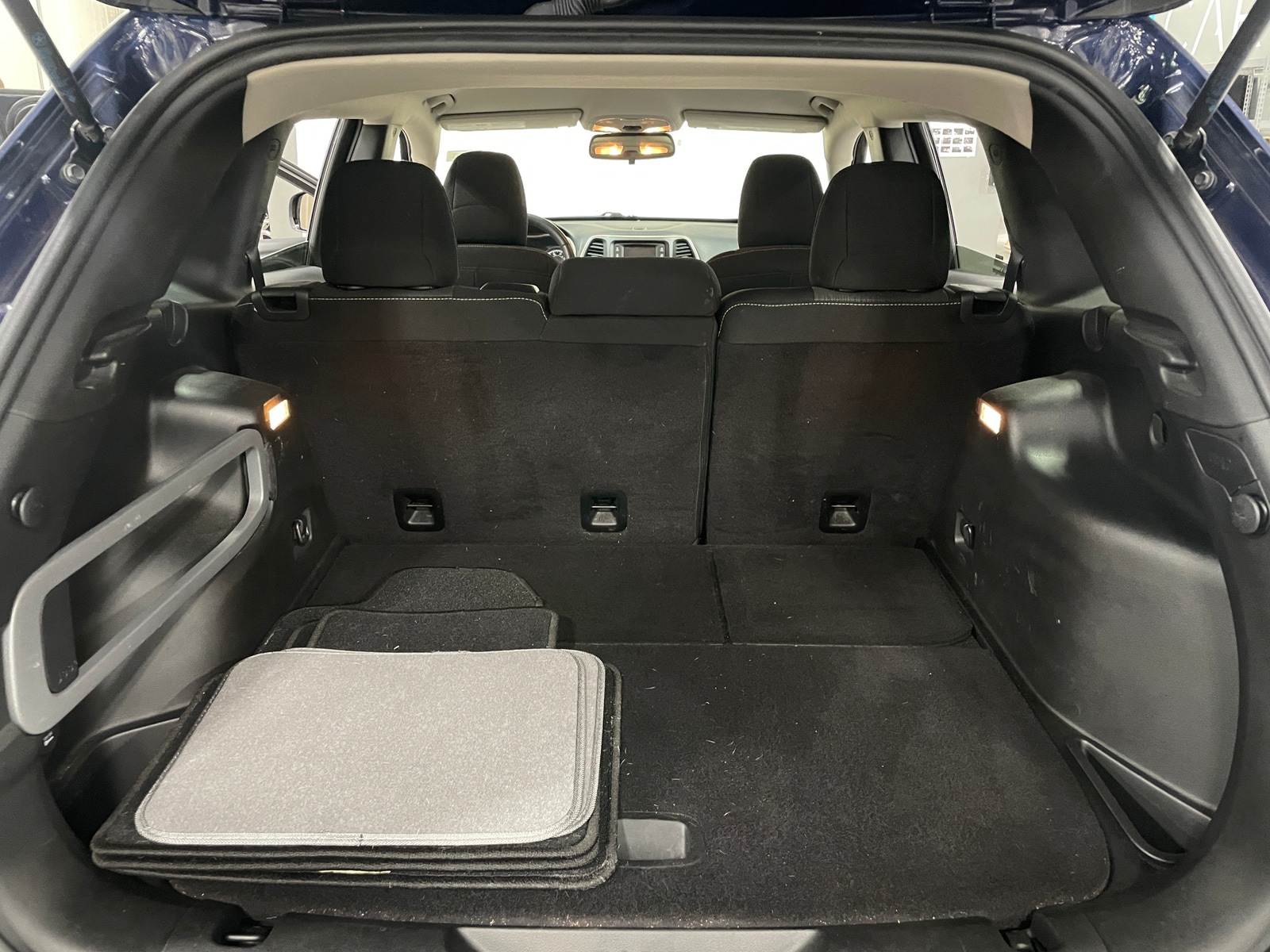Thumbnail: 2015 Jeep Cherokee - 7