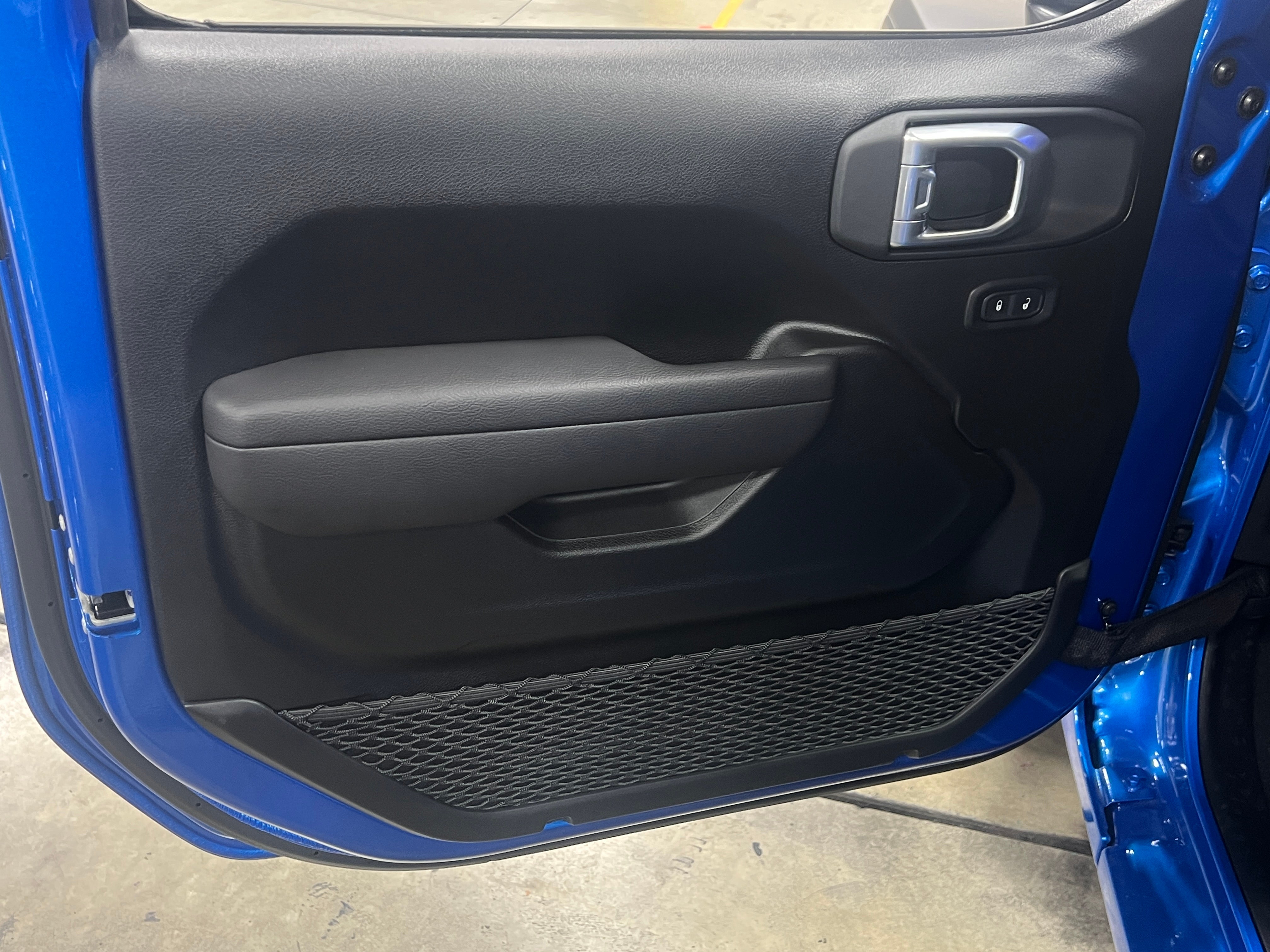 2026 Jeep Wrangler Sport's photo