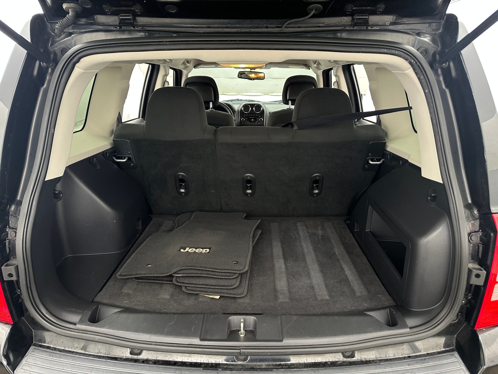 Thumbnail: 2017 Jeep Patriot - 7