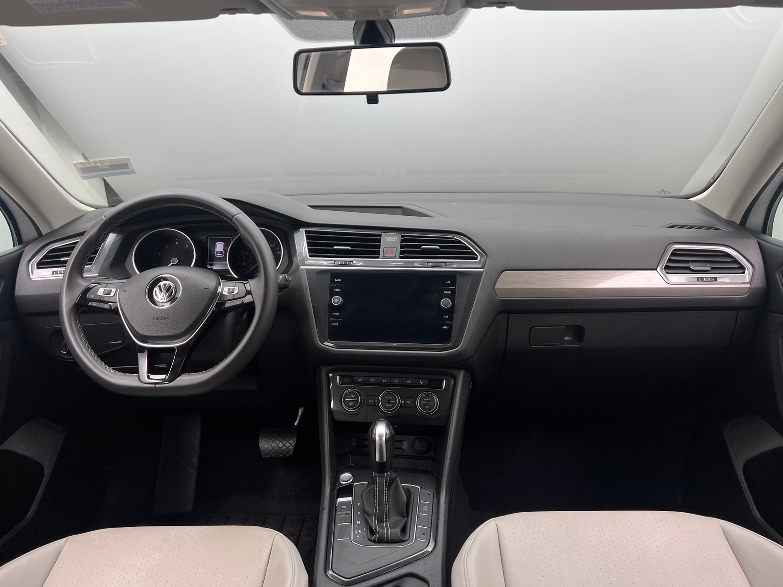 Thumbnail: 2021 Volkswagen Tiguan - 3