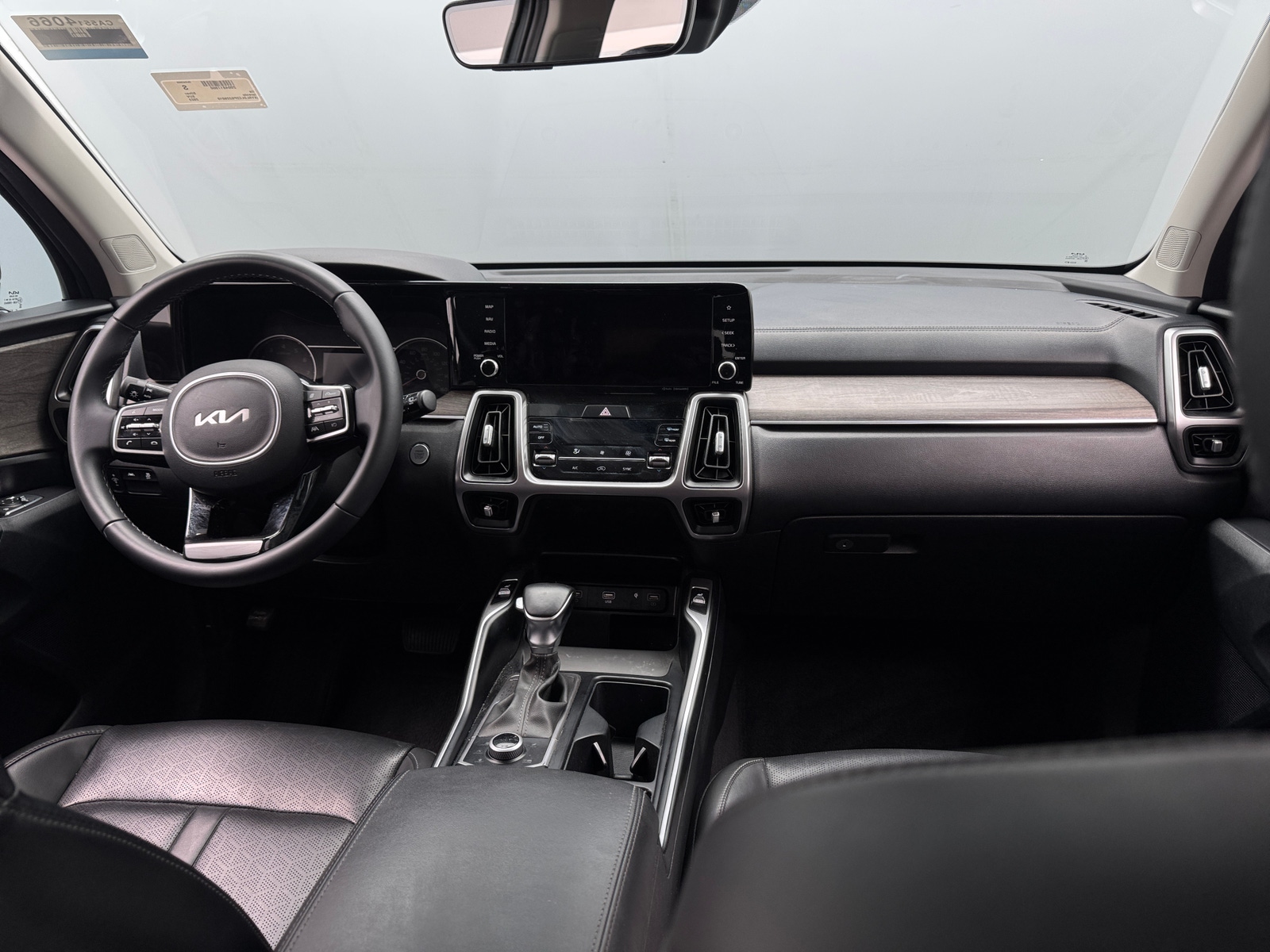 Thumbnail: 2023 Kia Sorento - 2