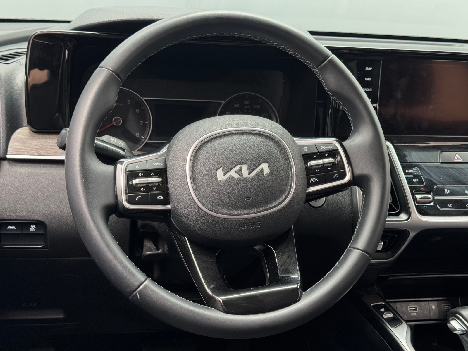 Thumbnail: 2023 Kia Sorento - 4