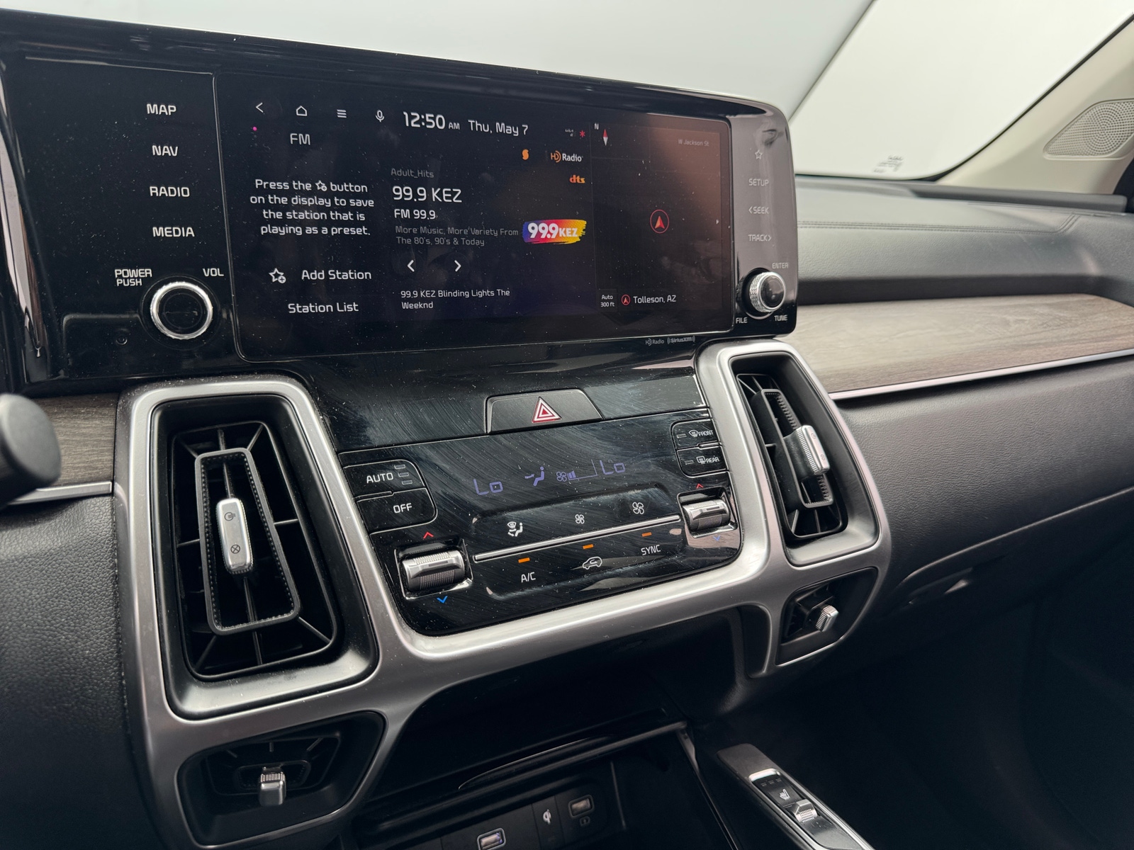 Thumbnail: 2023 Kia Sorento - 3