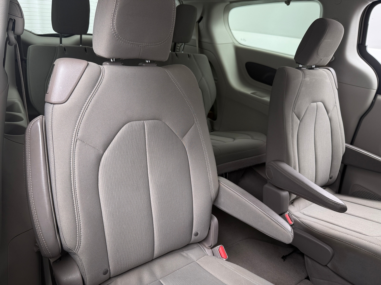 Thumbnail: 2017 Chrysler Pacifica - 6