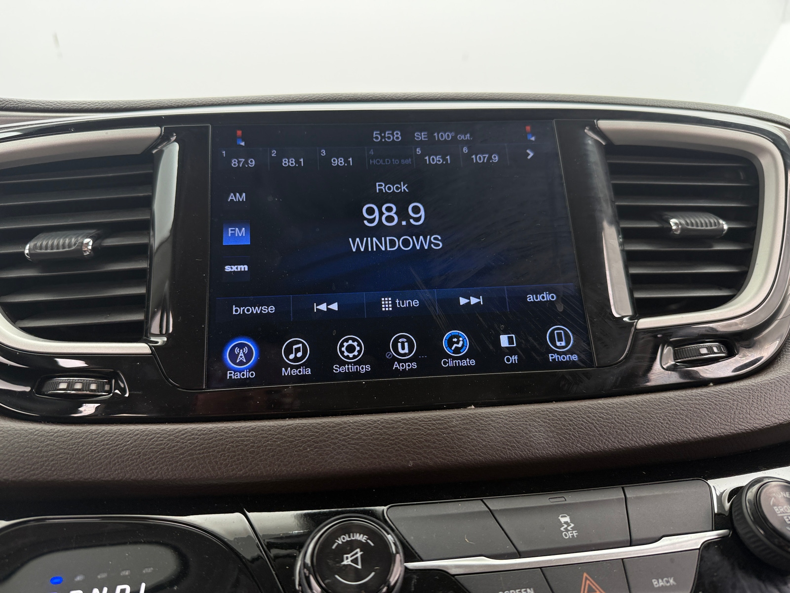 Thumbnail: 2017 Chrysler Pacifica - 4