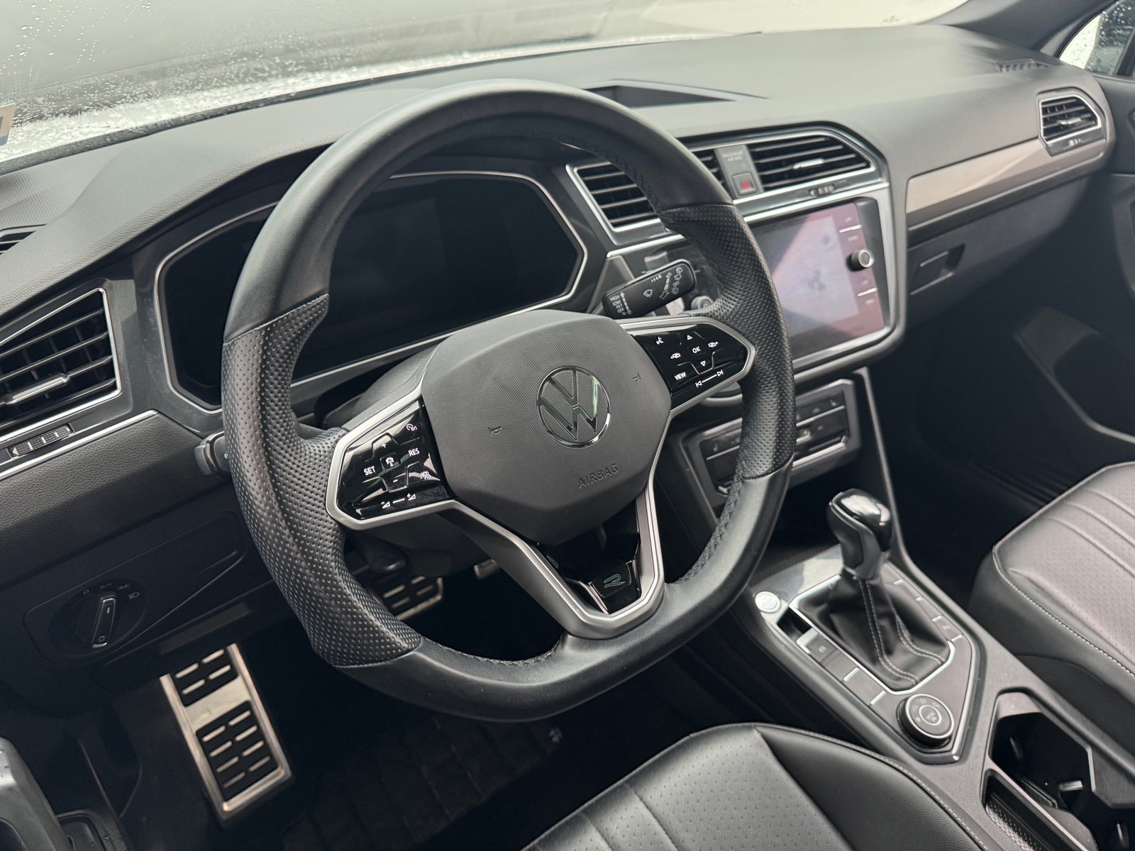 Thumbnail: 2022 Volkswagen Tiguan - 4