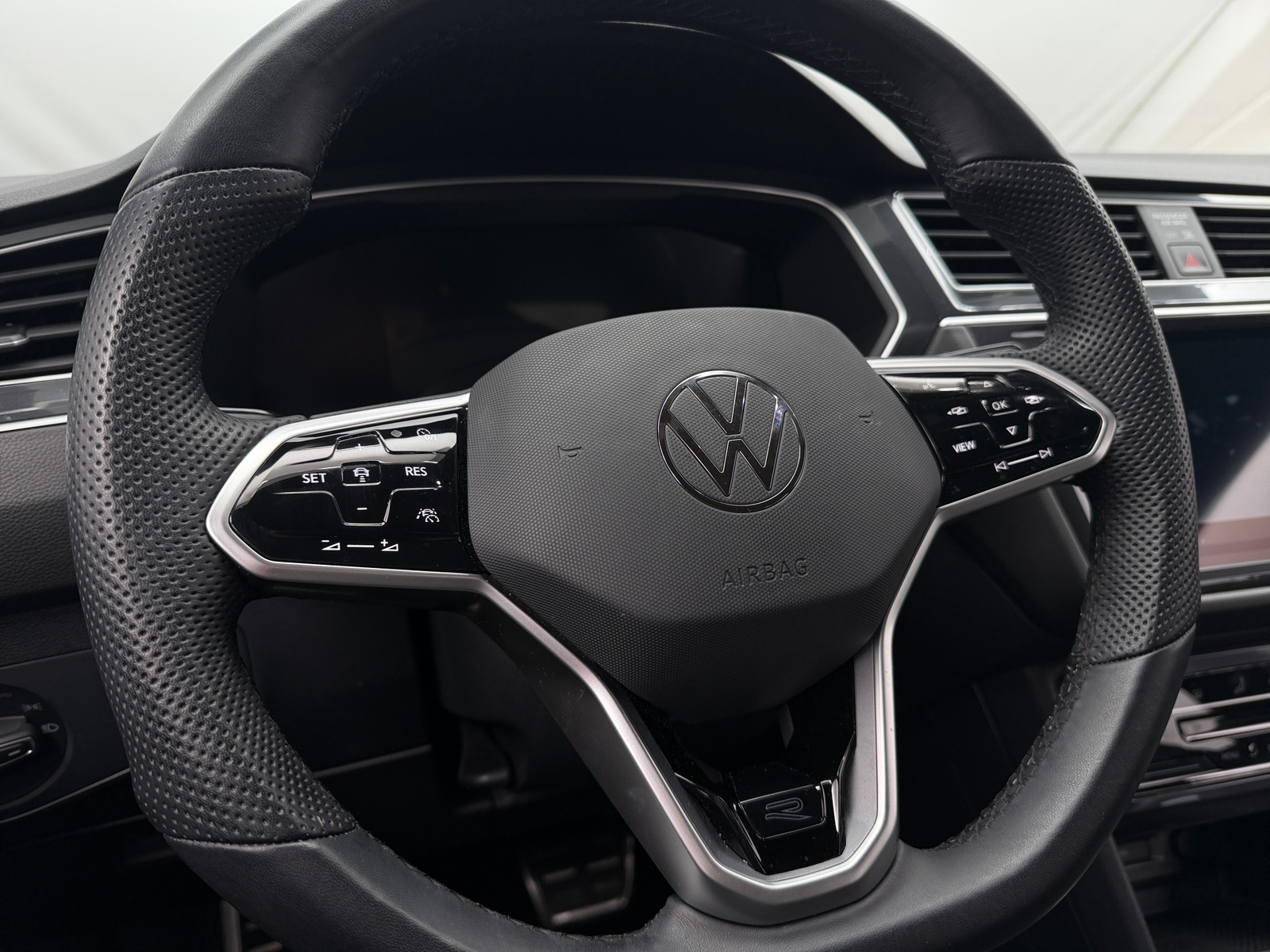 Thumbnail: 2024 Volkswagen Tiguan - 4