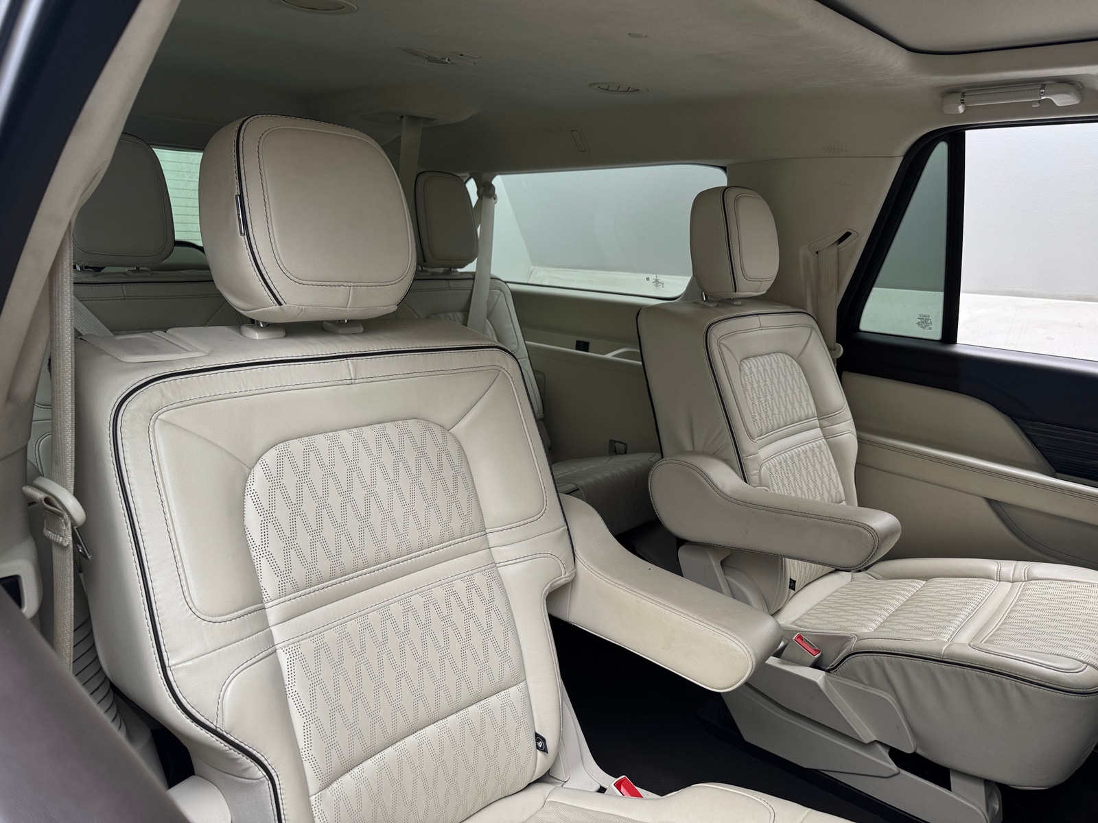 Thumbnail: 2021 Lincoln Navigator L - 5