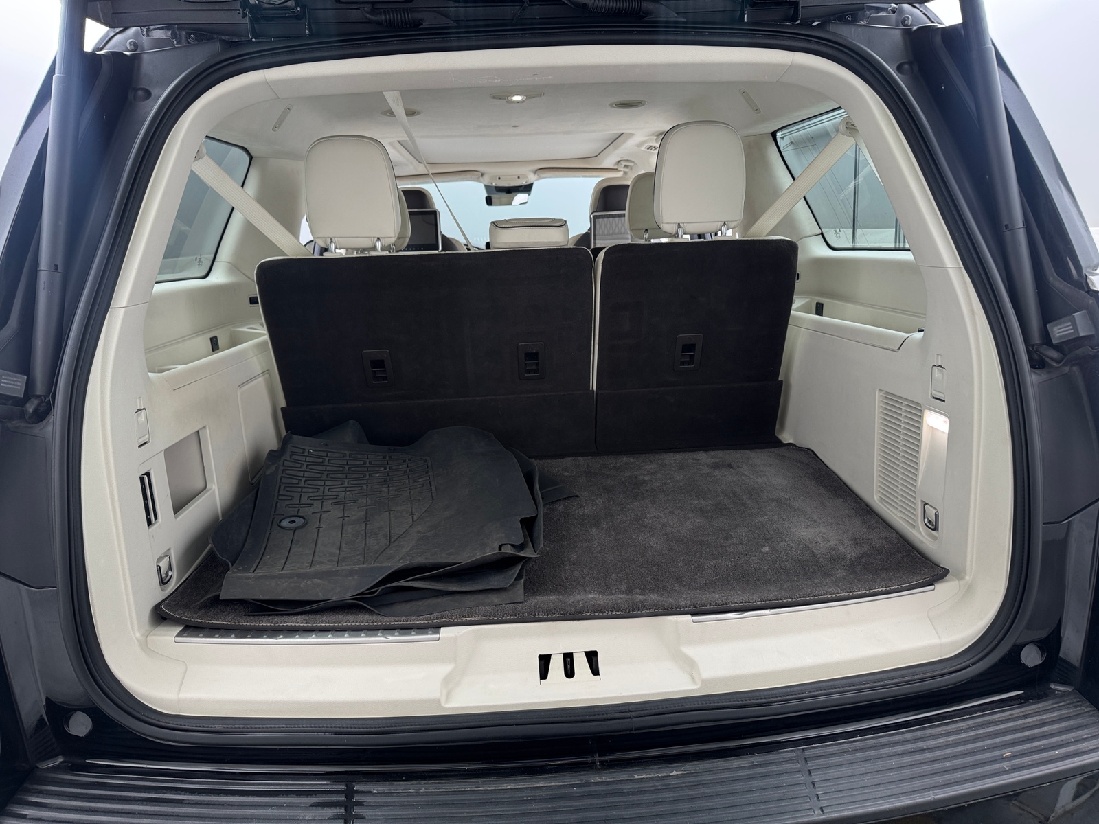 Thumbnail: 2021 Lincoln Navigator L - 6