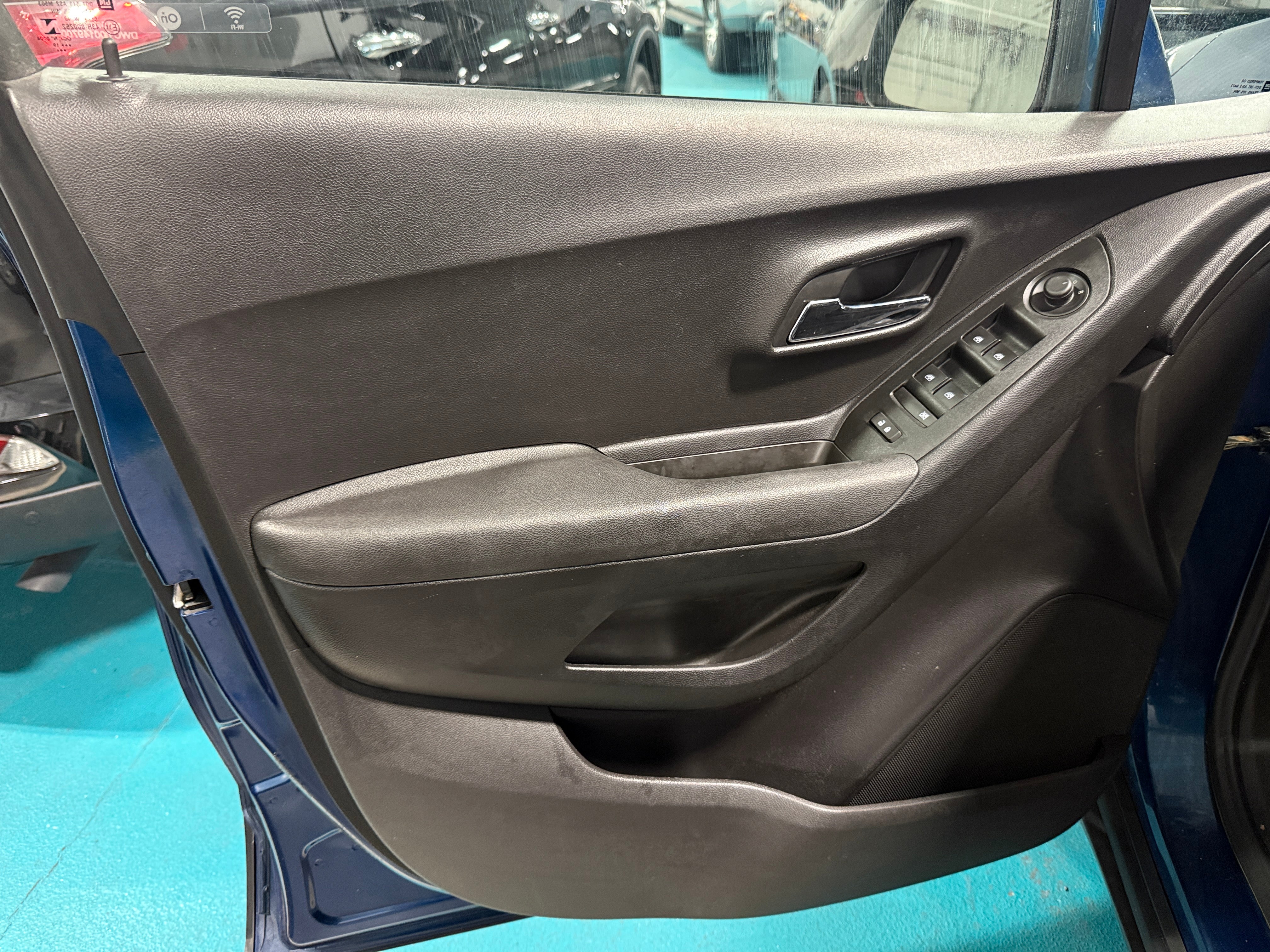 2019 Chevrolet Trax LT - Photo 2