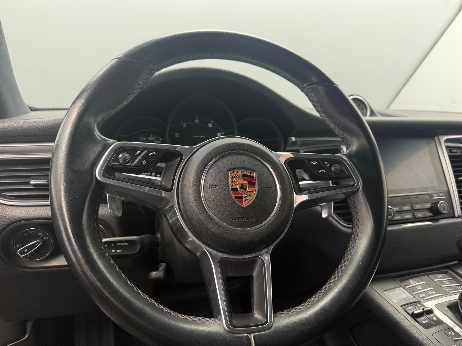 Thumbnail: 2017 Porsche Macan - 4