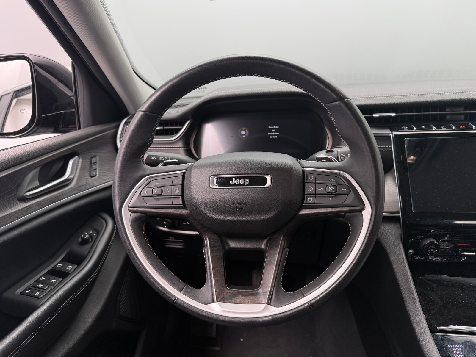 Thumbnail: 2023 Jeep Grand Cherokee L - 4