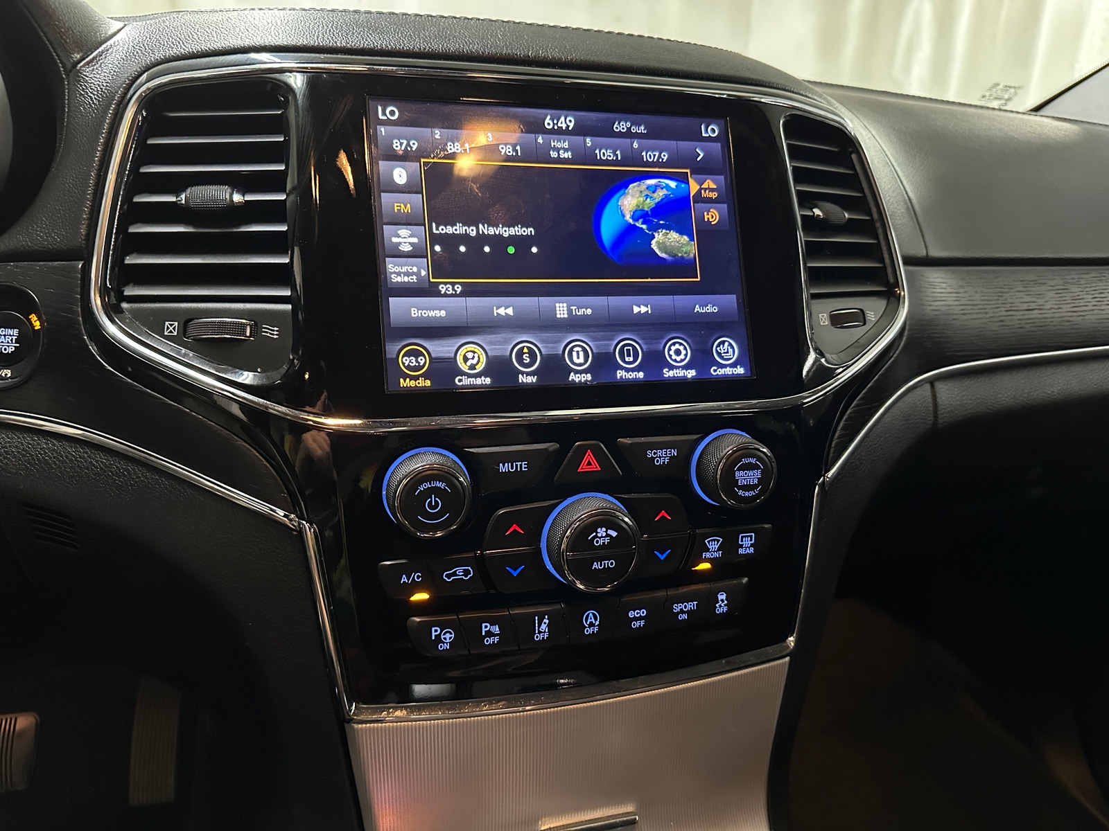 Thumbnail: 2020 Jeep Grand Cherokee - 3