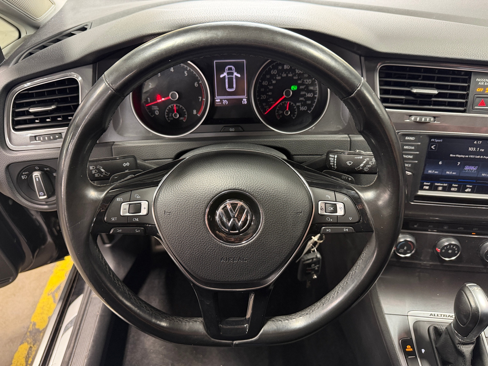 Thumbnail: 2017 Volkswagen Golf - 4