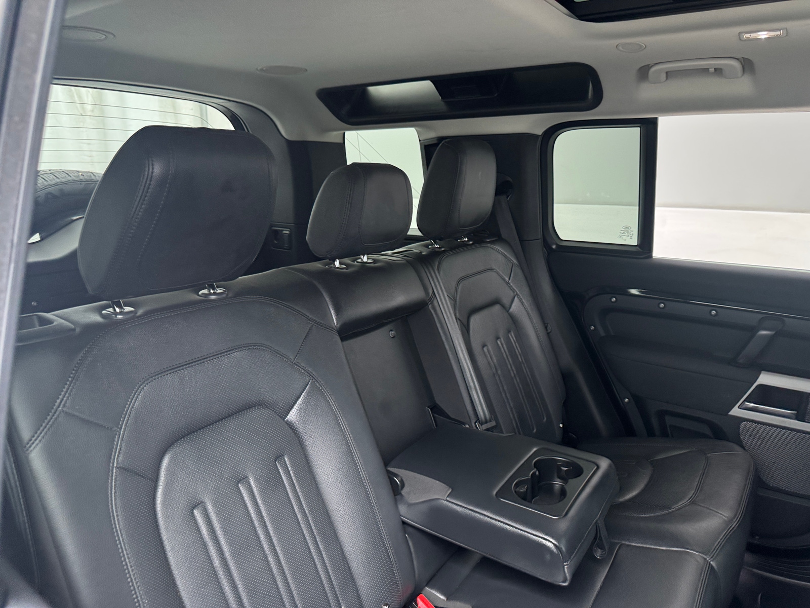 Thumbnail: 2022 Land Rover Defender - 5