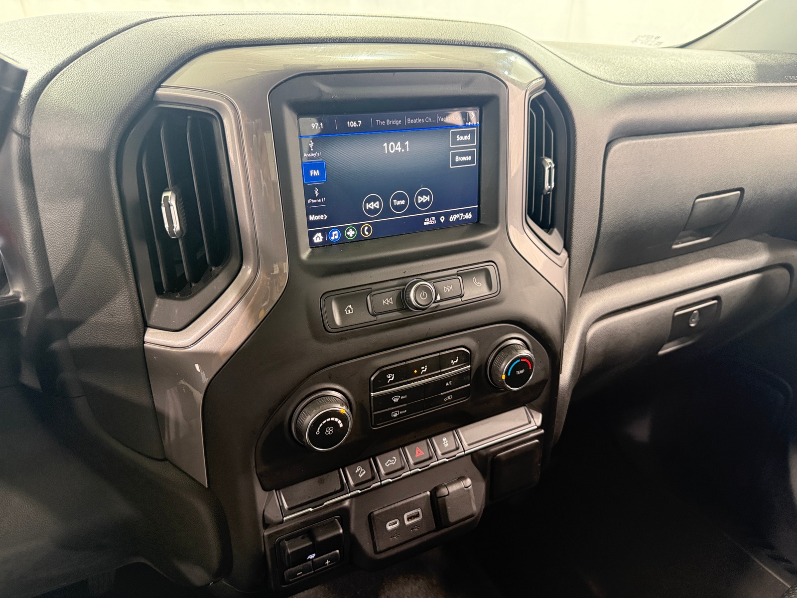 Thumbnail: 2021 Chevrolet Silverado 1500 - 4