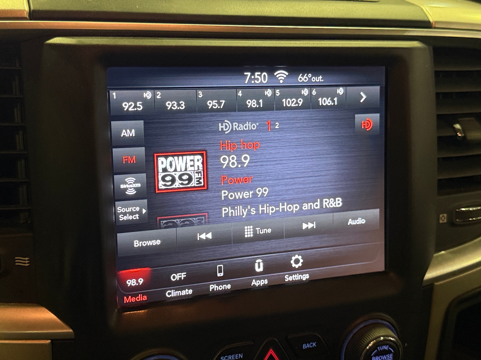 Thumbnail: 2019 RAM 1500 Classic - 4