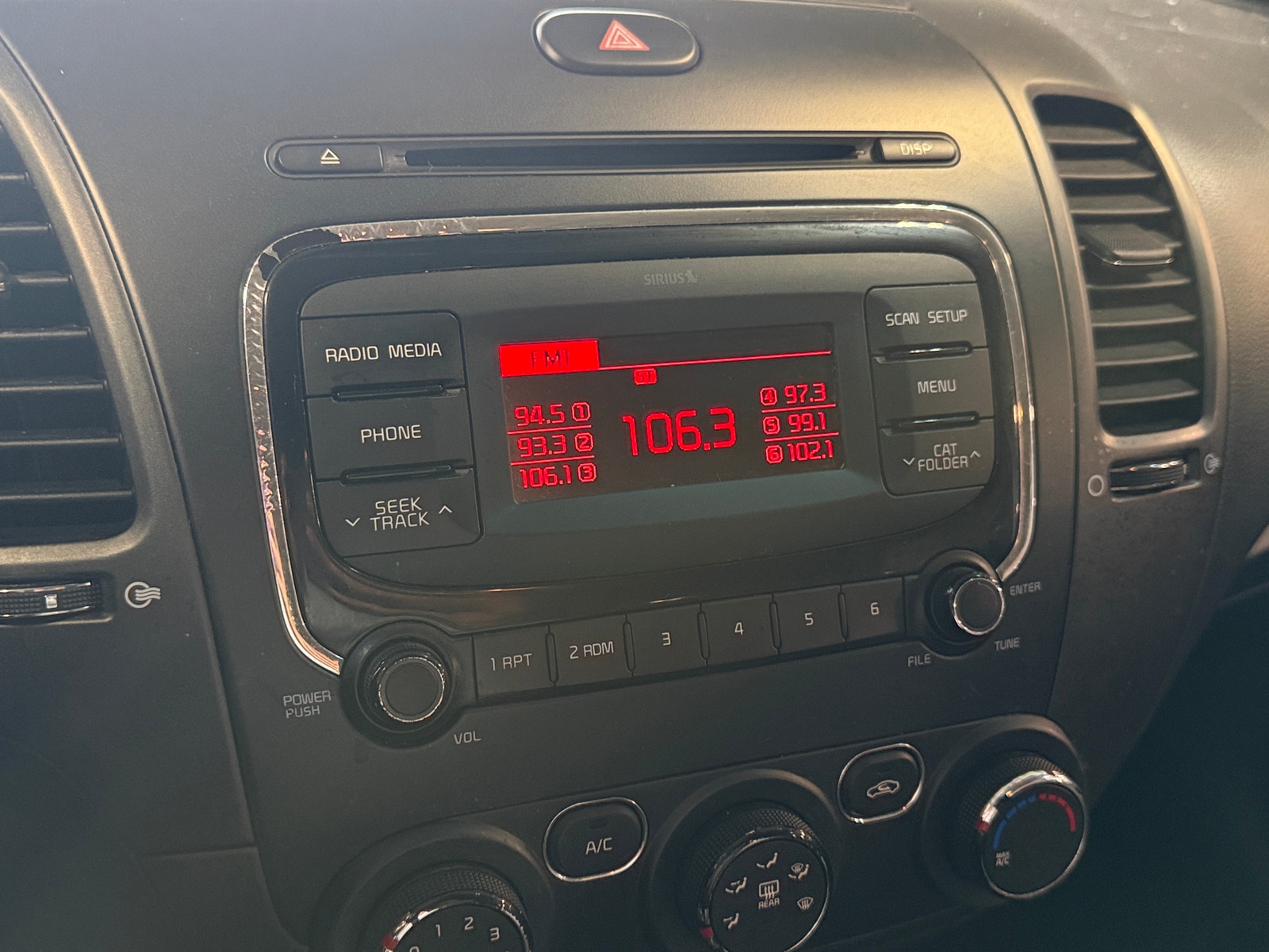 Thumbnail: 2018 Kia Forte - 4
