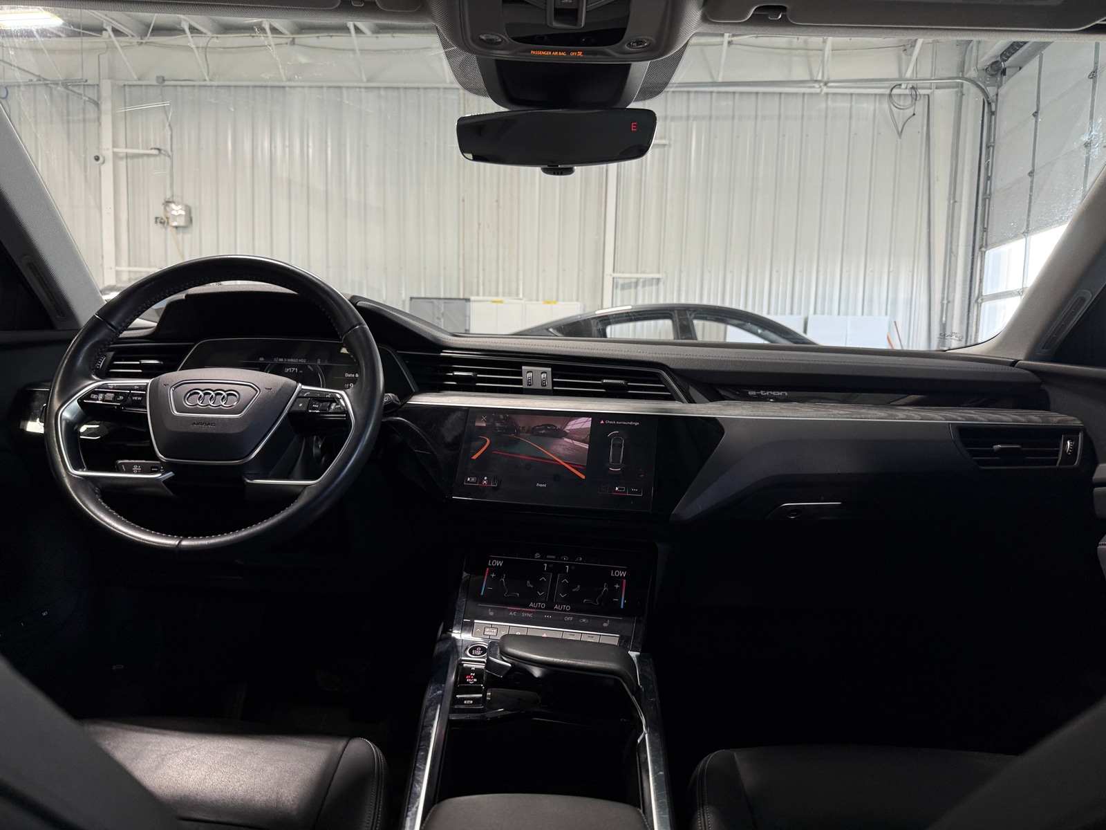 Thumbnail: 2021 Audi e-tron - 2