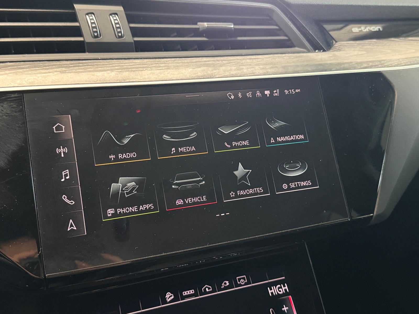 Thumbnail: 2021 Audi e-tron - 3