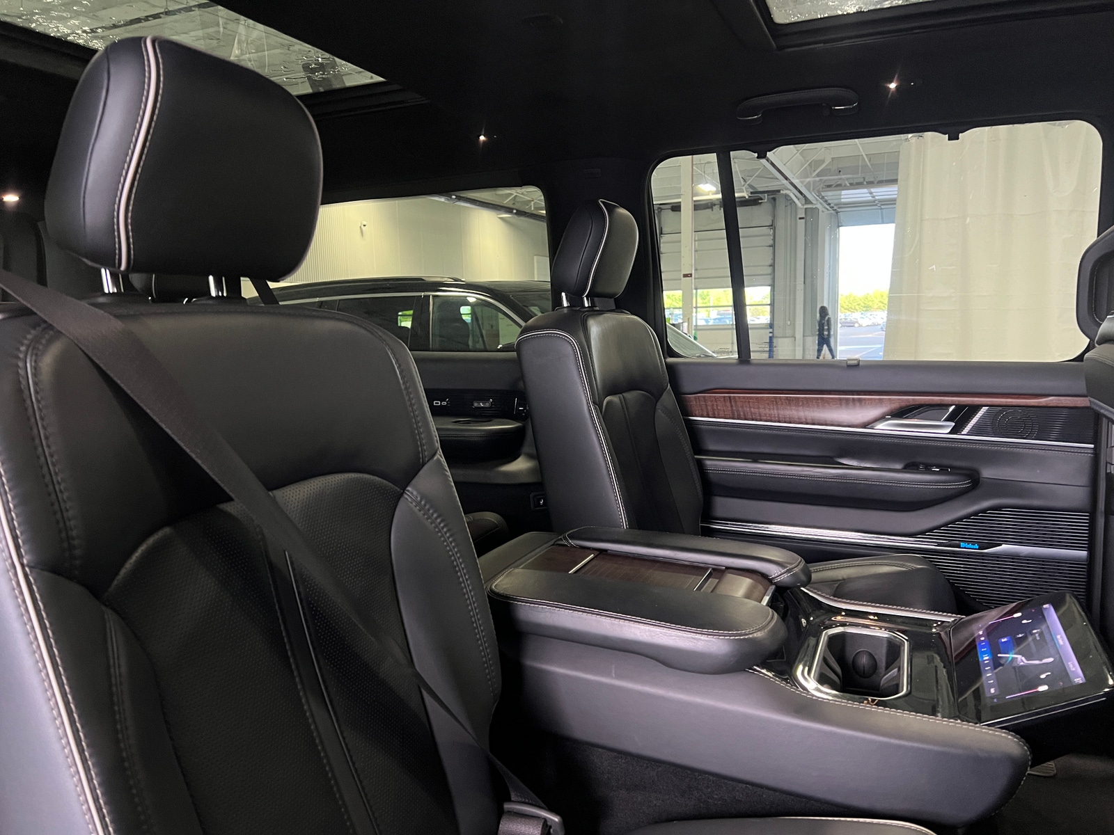 Thumbnail: 2023 Jeep Grand Wagoneer L - 5