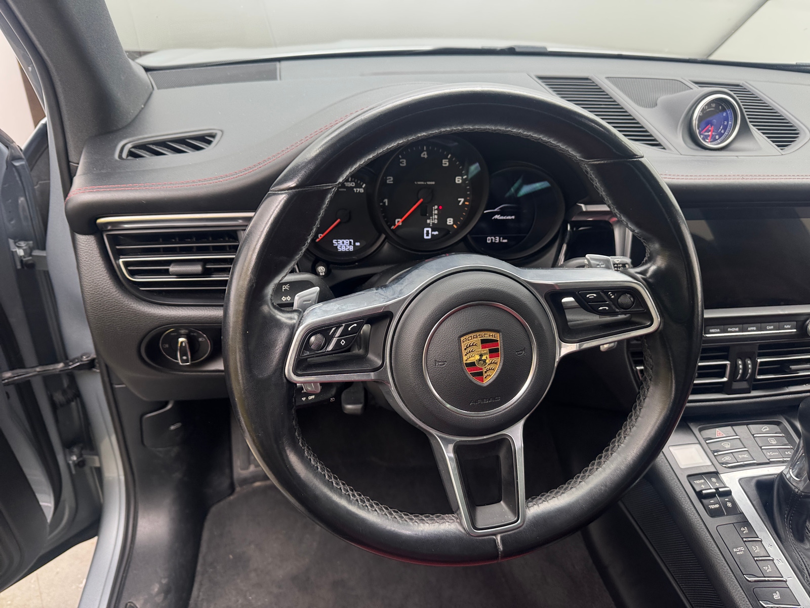 Thumbnail: 2021 Porsche Macan - 4