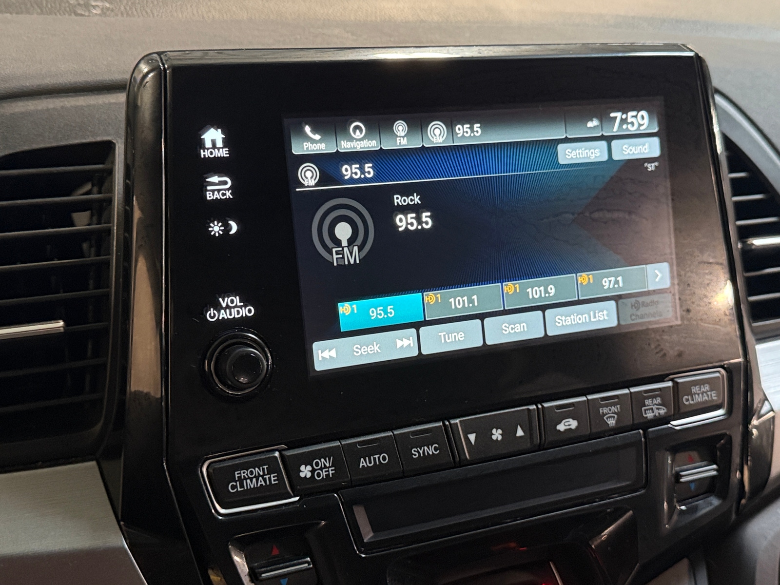 Thumbnail: 2018 Honda Odyssey - 3