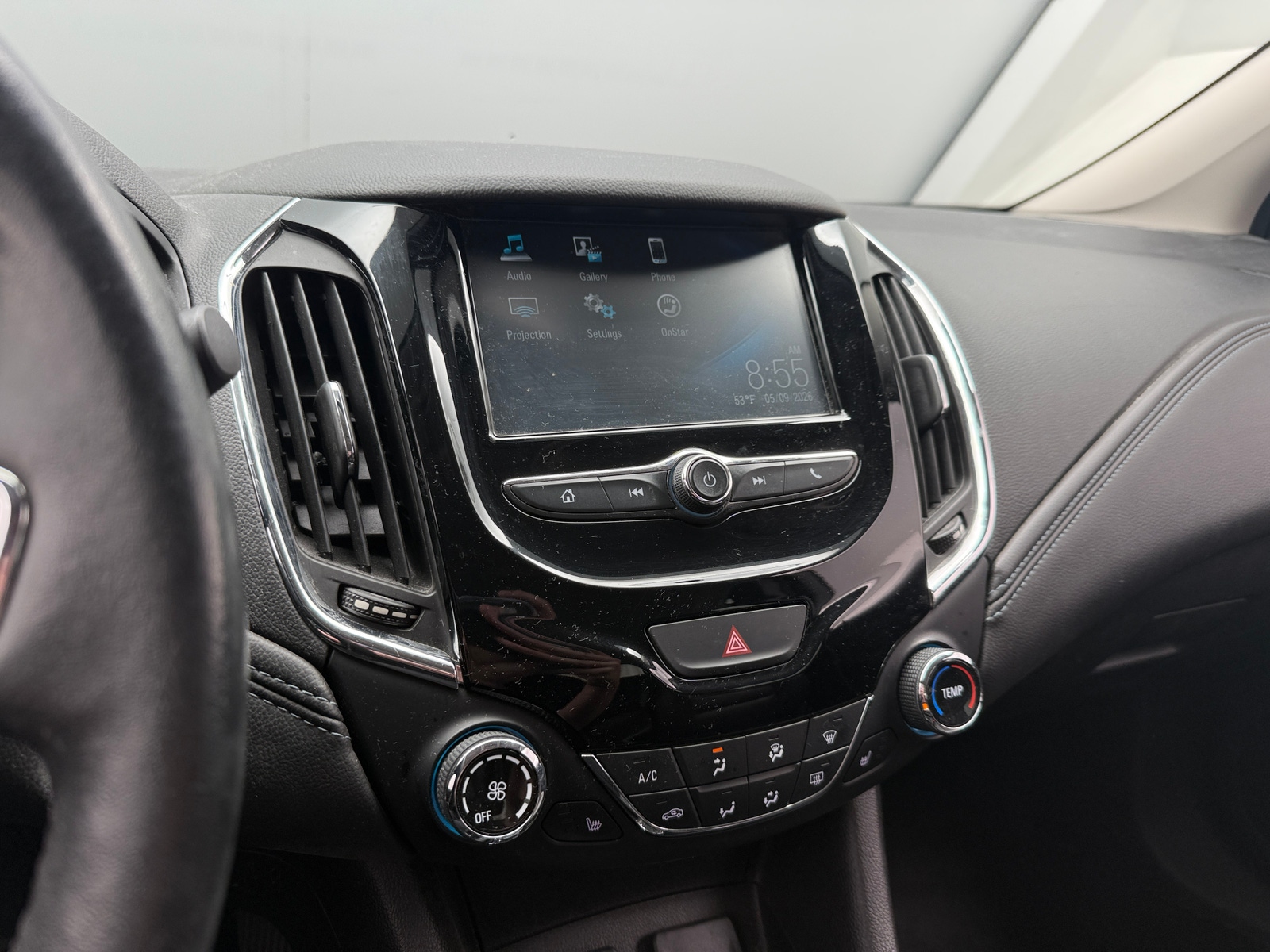 Thumbnail: 2018 Chevrolet Cruze - 3