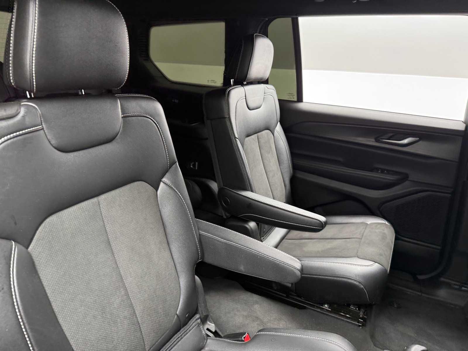 Thumbnail: 2023 Jeep Grand Cherokee L - 5