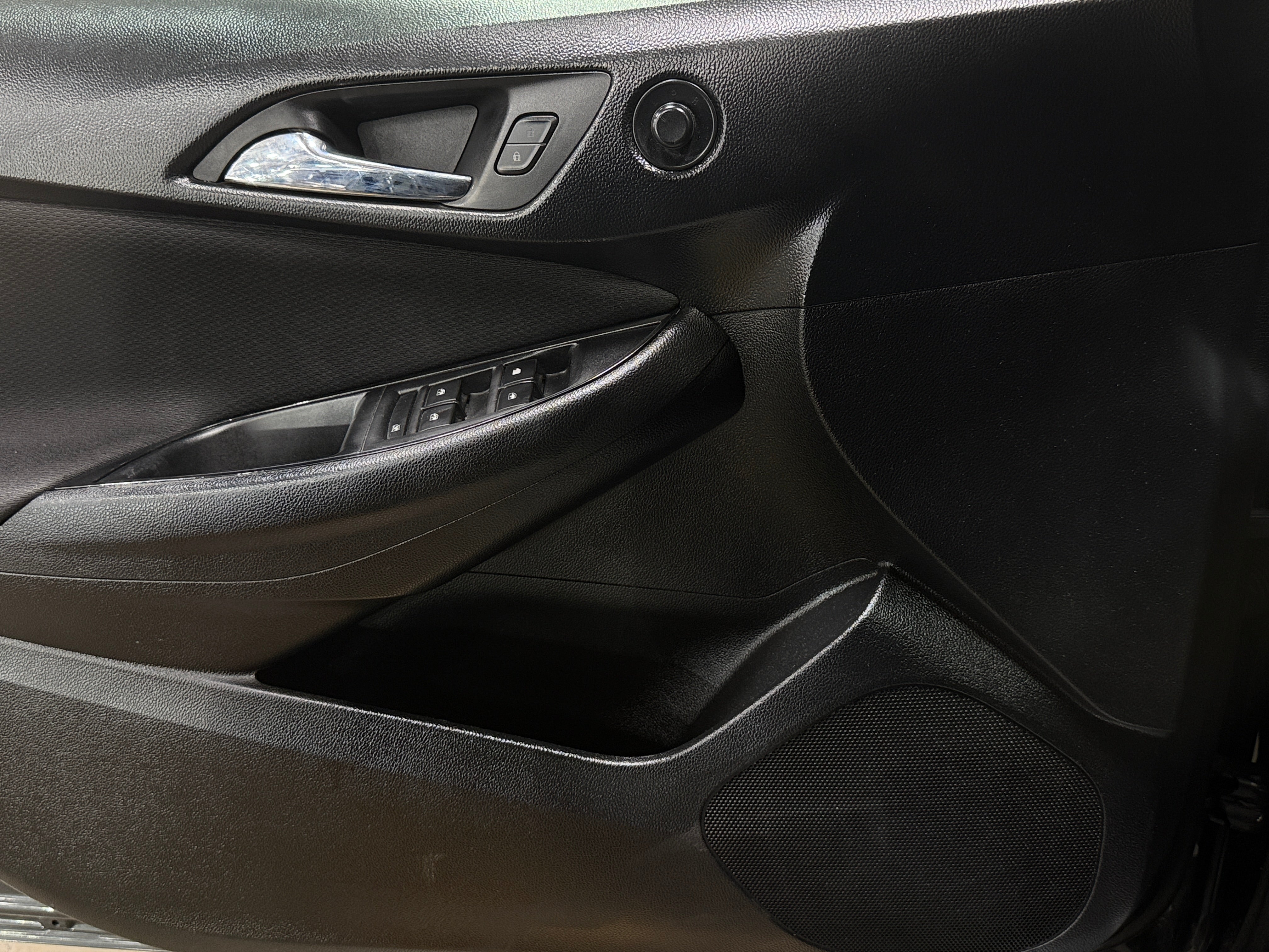 Used 2018 Chevrolet Cruze LT with VIN 3G1BE6SM0JS592368 for sale in Auburn, WA