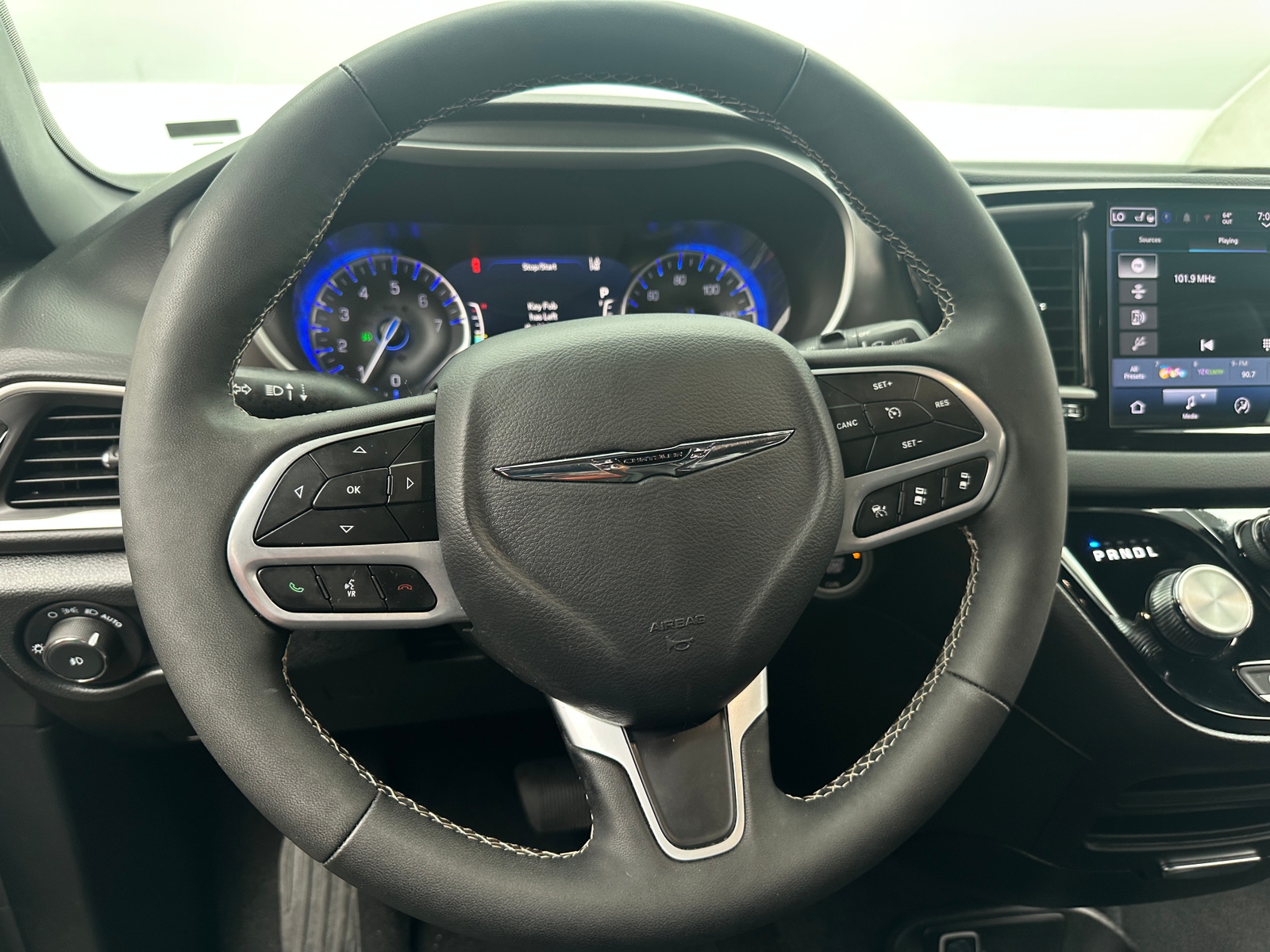Thumbnail: 2025 Chrysler Pacifica - 4
