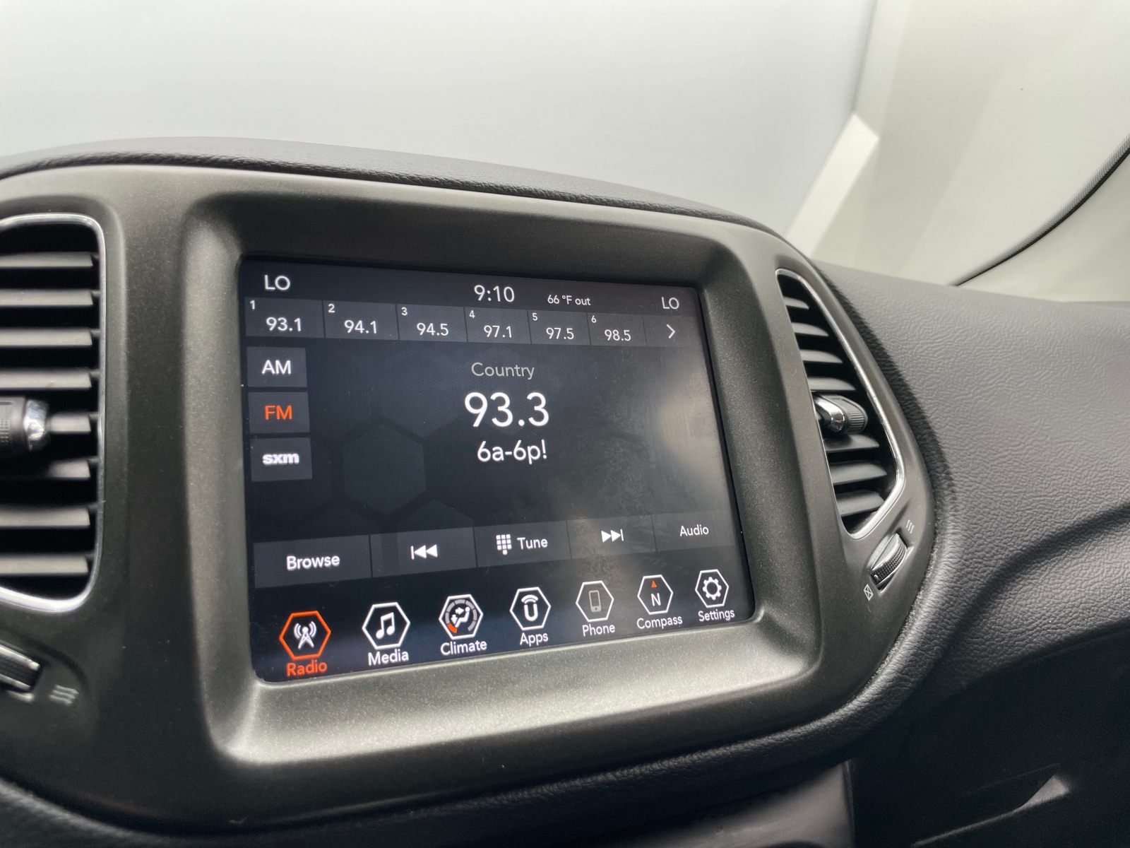 Thumbnail: 2020 Jeep Compass - 3
