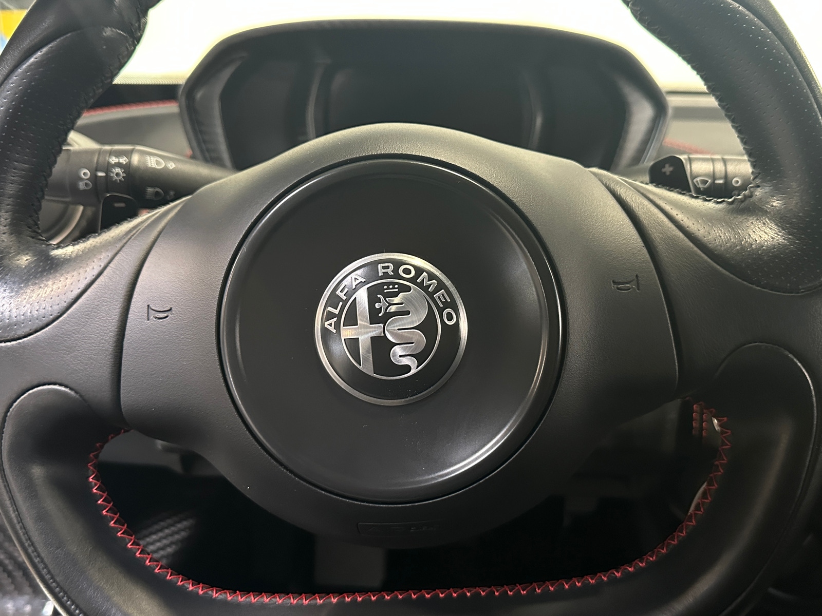 Thumbnail: 2017 Alfa Romeo 4C - 4