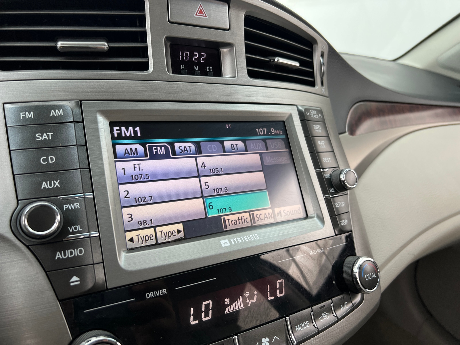 Thumbnail: 2011 Toyota Avalon - 3