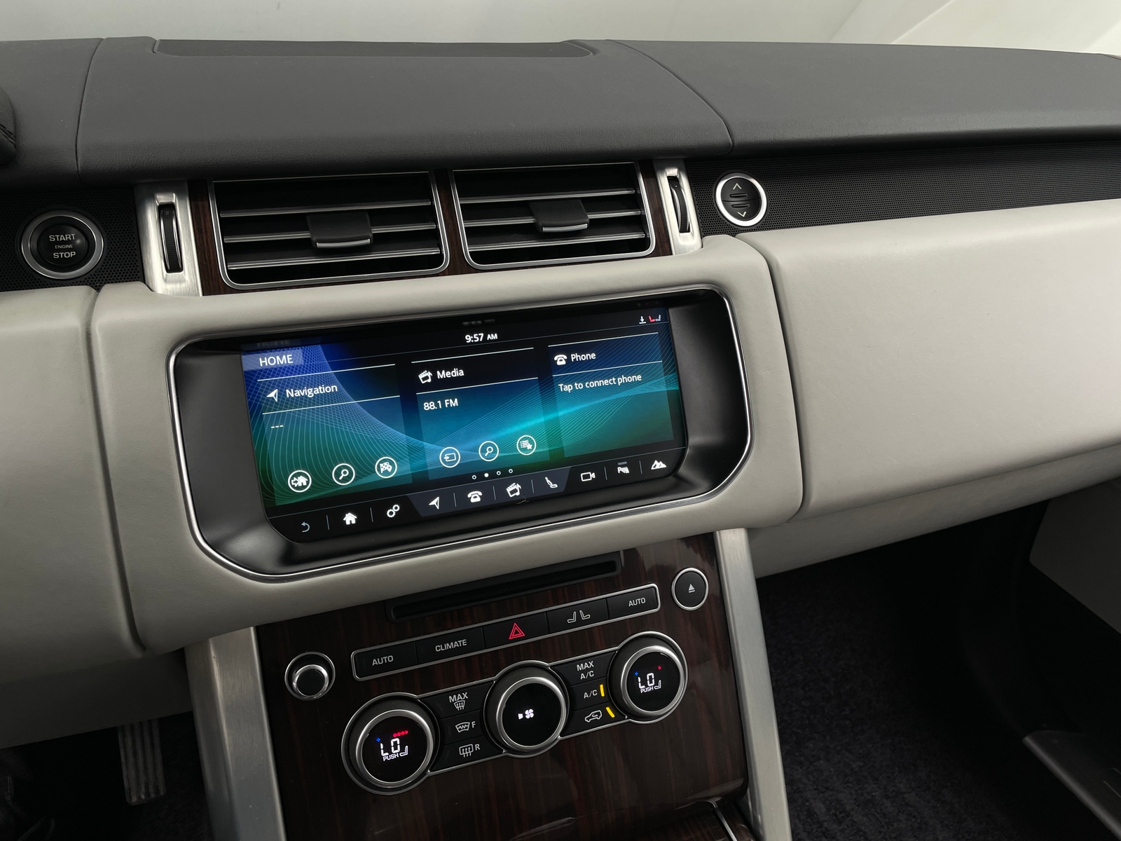 Thumbnail: 2017 Land Rover Range Rover - 3