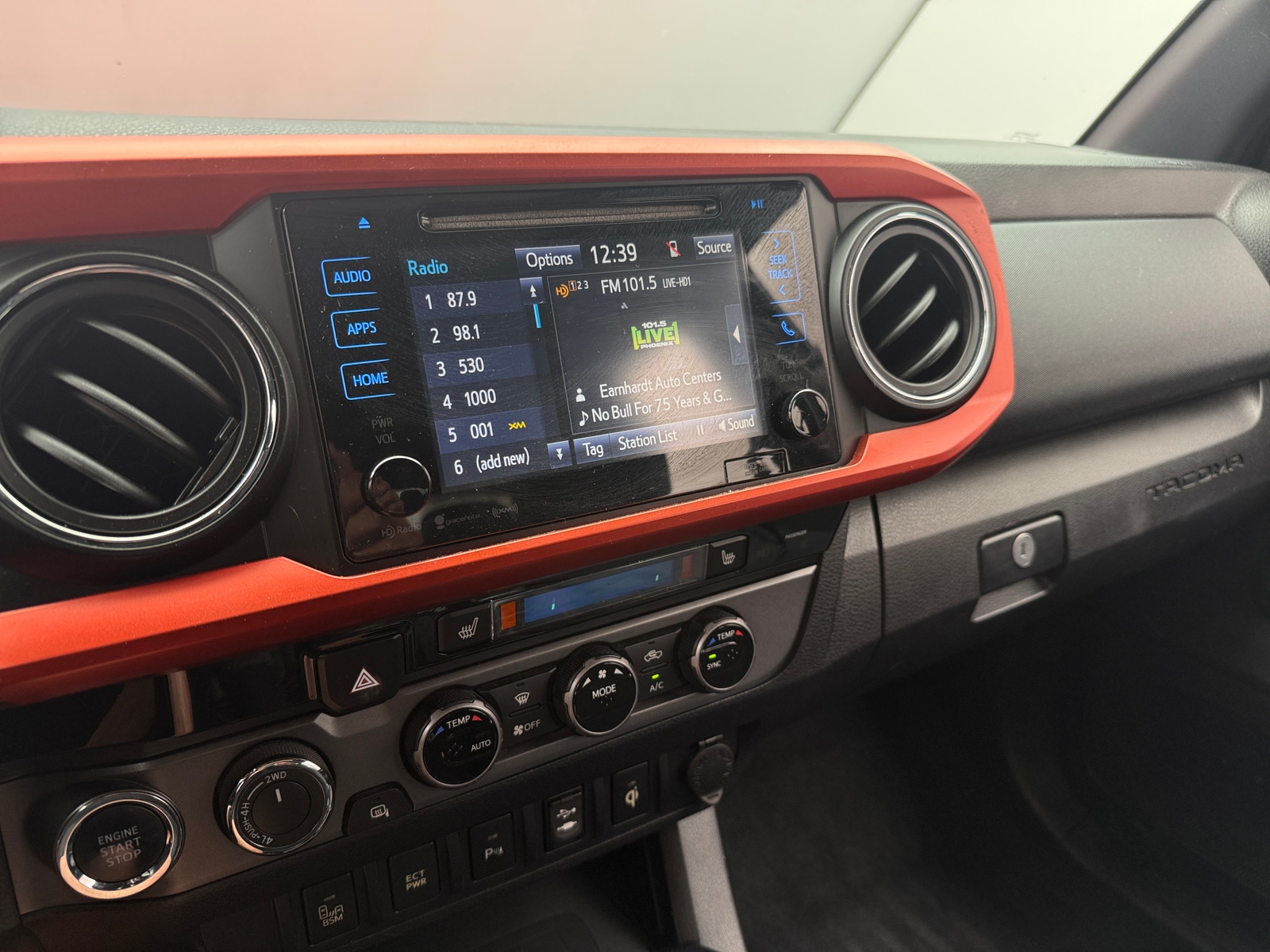 Thumbnail: 2016 Toyota Tacoma - 4