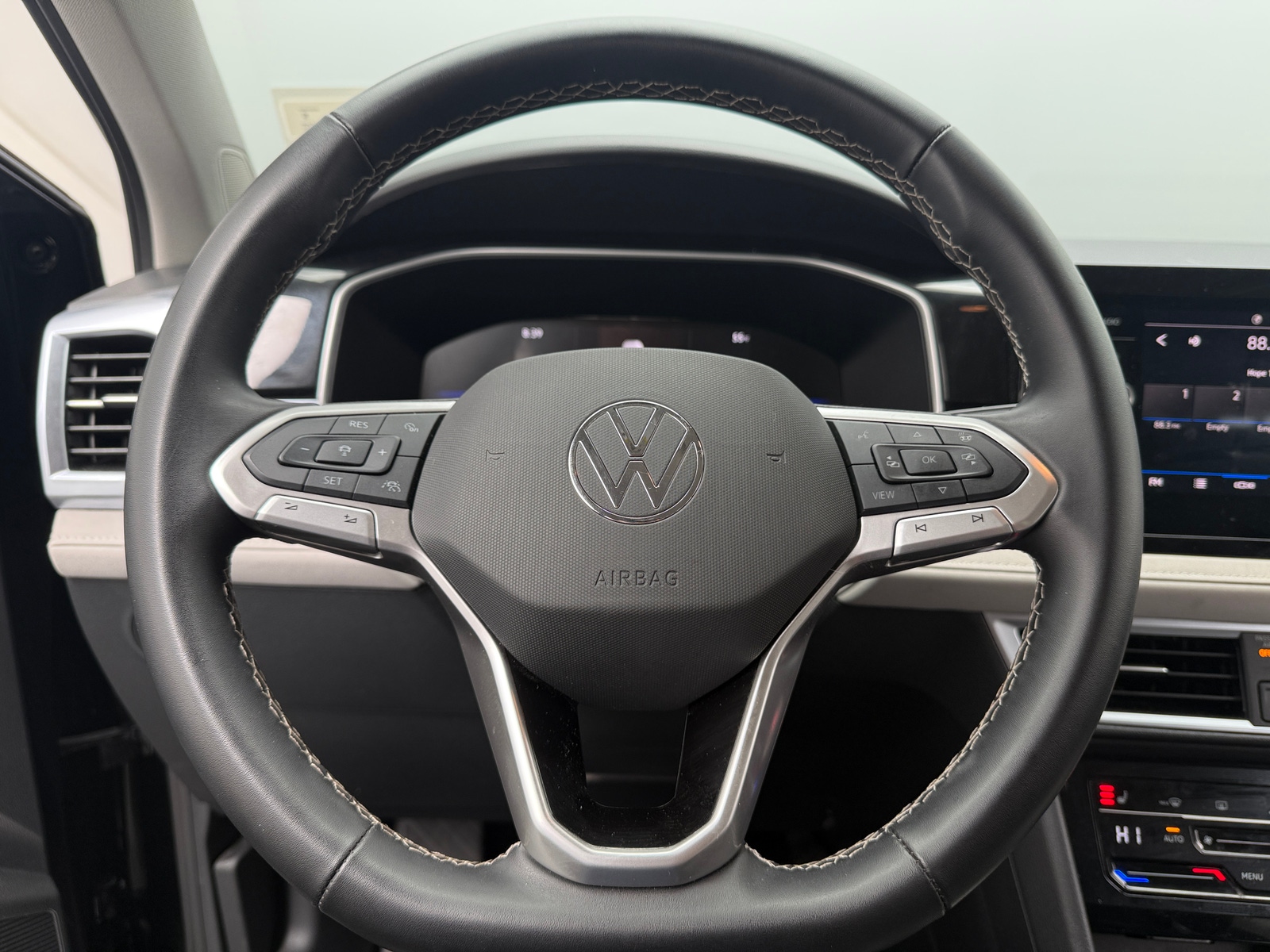 Thumbnail: 2025 Volkswagen Taos - 5