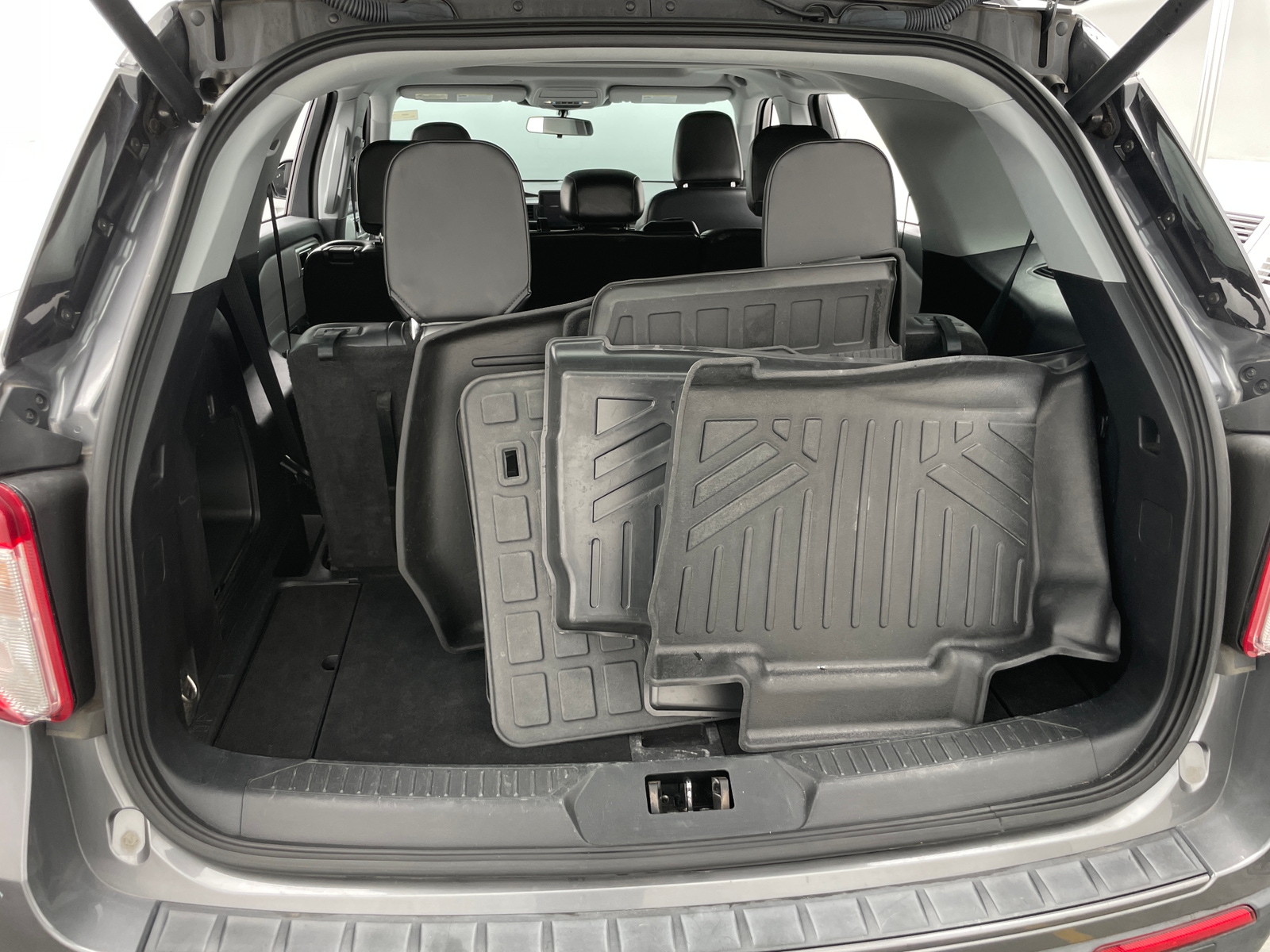 Thumbnail: 2021 Ford Explorer - 7
