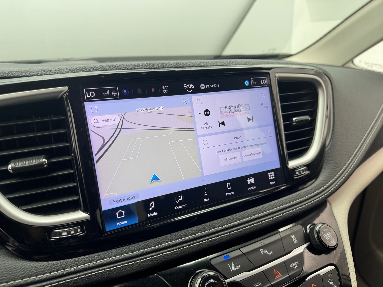 Thumbnail: 2024 Chrysler Pacifica - 3