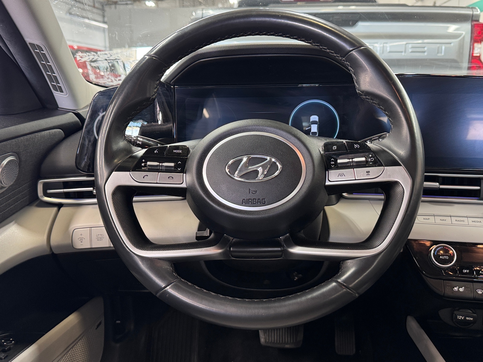 Thumbnail: 2023 Hyundai Elantra - 4